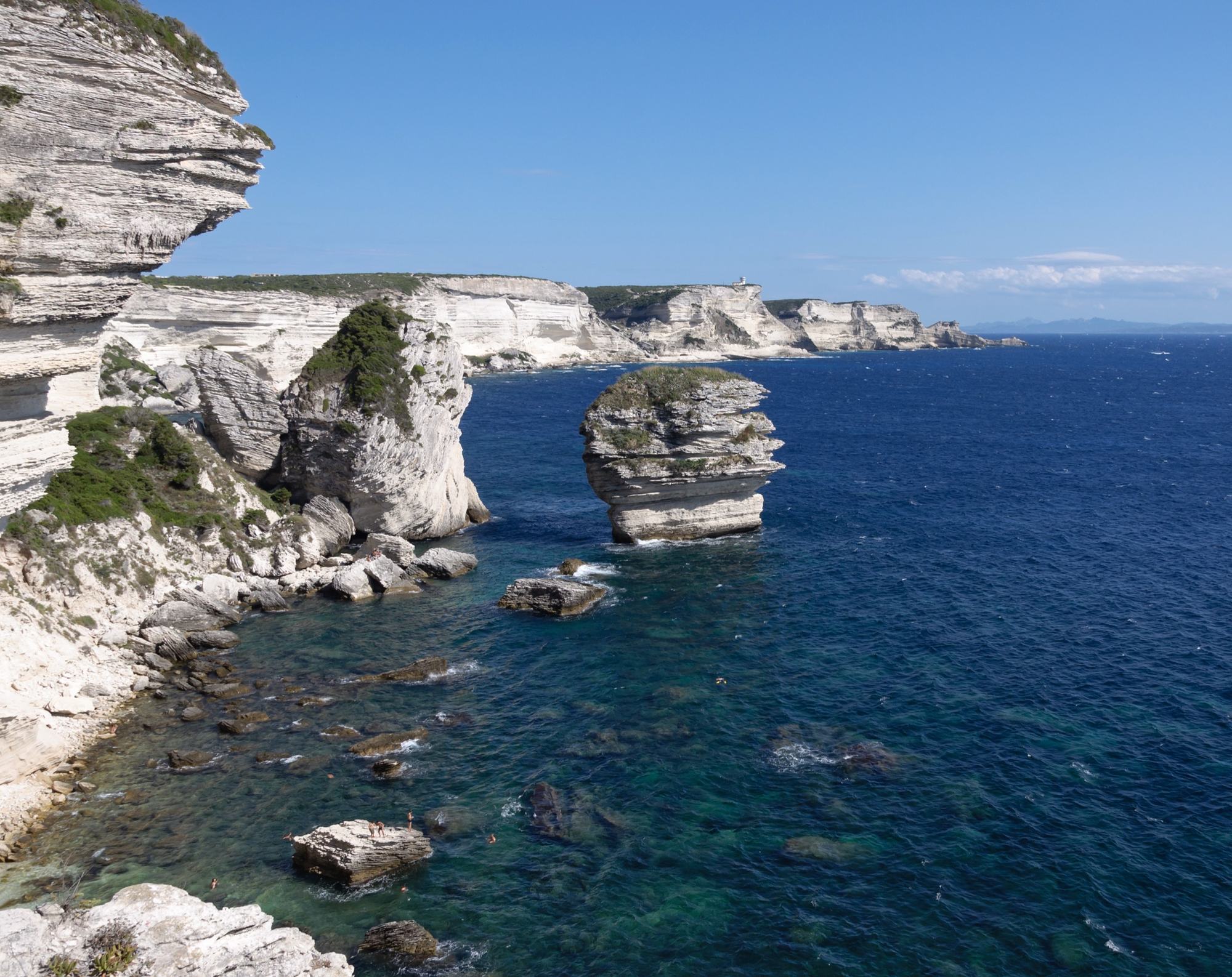 Le Grain de Sable, rocher détaché au pied des falaises blanches de Bonifacio